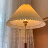 Vloerlampen geplooide lamp Creatieve retro verticale armaturen voor woonkamer bank bed decor hoekje licht houten standaard