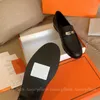 Klänningskor loafers designer casual skor för kvinnor silver hårdvara lås hink spänne äkta läder sko mode svart vit bruna lyxiga damer sneakers eur42