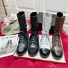 خريف/شتاء 2022 أحذية الكاحل جولة في إصبع القدم مع جلود جلدية في Athleisure Athflow Boots Boots