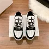 2022 SMFK Casual Shoes Compass Skater Låg plattform Calfskin Sneaker Triple White Black Velvet Leather Top Women Designer Sneakers Luxury Trainers Storlek 35-40