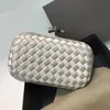 Knot Minaudiere Clutch Väskor Designer Kvinna Foulard Intreccio Läder Minaudiere Plånböcker Magnetisk ram Stängning Clutches Enkelfack Plånbok