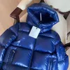 ベビーデザイナー服ダウンコート 2022 子供の厚く暖かいコート親子スタイル子供生き抜く秋と冬のロングホワイトグースフード付きパンジャケット