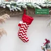 Decorazioni natalizie lavorate a maglia, calzini, sacchetti regalo, sacchetti di caramelle per la casa, ornamenti appesi per l'albero di Natale