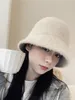 قبعة الصياد الفخمة أنثى الخريف والشتاء الدافئ الياباني المقلدة من الموضة الكورية الأزياء متعددة الاستخدامات وعاء