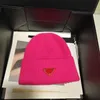 Adulti Cappello invernale con topvo caldo spessa per donne Attrezzatura morbida cavo a maglia cappelli da donna teschi da donna teschi da donna berretto da sci boccone 10 colori p026