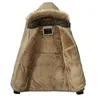 Giacche da uomo M5XL Collo di pelliccia Uomo con cappuccio Moda invernale Calda fodera di lana Uomo e cappotto Uomo antivento Parka casaco 220908