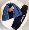 Camisas de dise￱ador de ni￱os Letras de moda Camisetas impresas para ni￱os Gilrs Jackets casual Camiseta de manga larga Ropa para ni￱os unisex de alta calidad