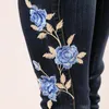 Jeans de mujer Jeans bordados elásticos para mujeres Jeans de flores azules elásticos Pantalones de mezclilla lápiz femenino Patrón de rosa Pantalon Femme 220908