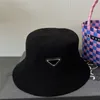 Chapeaux de seau moelleux d'hiver Triangle Designer Mens Sunhat Marque de mode Fisher Hat pour hommes Femmes Bonnets Hiver Fedora Snapback Casquettes de loisirs