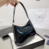 CLEショルダーバッグx窩バッグ12色Hobo Patent Leather Handbag Purse Crescent Bag高品質の本物の革の三角形銀