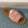 Woody Flat Mule Pantofle Projektant Kobiety Slajdy Sandały Outdoor Fashion Beach Slipper Shoes Rozmiar 35-42