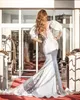 Abiti da sposa in pizzo a sirena Maniche lunghe Abiti da sposa Collo alto con applicazioni Plus Size Sweep Train in raso Abiti con paillettes Abiti da sposa