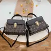 Ucuz omuz çantaları% 80 el kapalı kapak kilidi küçük kişilik crossbody moda