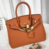 Platinum Hand Hands 2022 New European and American Fashion Trend Classic Lychee Pattern Leather Women's One Counter Messenger