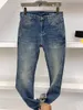 Die neuen elastischen Jeans für Herren im Designer-Stil sind bequem und vielseitig