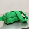 Tasarımcı Çantalar Kış Sonbahar Moda Trendi Tofu Ekose Dokuma Omuz Çantaları Naylon Puffer Kapitone Crossbody Çantalar S Çöp Tutucu Pamuk Yastıklı