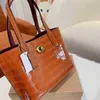 Вечерняя сумка с твердыми цветными сумками Женская сумочка на плече текстурированная кожаная дизайнер роскошные поперечные женские ковши 220309