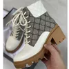 2022 Kvinnors fotledsdesigner Luxury Martin Desert Boots Beige och Ebony 100% äkta läder quiltade snörning Vinterskor Gummi Lug Sole med låda nr 13