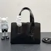 designerväskor Handväska Kvinnor Mini Shop-väska Crossbody-axelväskor i äkta läder Dubbel dragkedja Plånböcker med stor kapacitet Silver Hardware