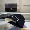 Chapeaux en tricot de créateur CAP BEATIE DE STREE