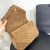 Lyxkvinnor väska stor kapacitet handväska fransad frostad kohud topp randig logotyp enkel mode metall etikett designer shopping väska 2022