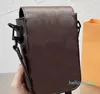 2022 جديدة للأزياء Crossbody Mini Body Counter Counter Men Meenger Bag Bag مصمم أزياء فاخر من الجلد S-Lock قمة العمودي التي يمكن ارتداؤها محفظة حقيبة اليد المحمولة القابلة للارتداء