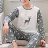 Heren slaapkleding 2022 Autmn Men Pyjamas lange mouw o nek mannelijke pyjama set dun, los gedrukt huiskleding zacht casual pak