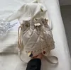 Bolsas de cubo Diseñador 2022 Invierno Nuevo Diamond Lattice debe bolsa para mujeres Crossbody Monedero Y220909