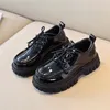 Sneakers dziewcząt chłopcy skórzane buty solidny czarny dzieciak wiosenny jesień niemowlęta casual School British Style Children for Show 220909