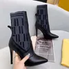 Lyxmärke Martin Boots Höga klackar Kedja Spänne Stövlar Stickad Stretch Svart Läder Knight Kvinnor Klassisk Kort Boot Gummi Yttersula Elastisk Webbing Komfort