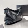 Torby markowe skórzane Torby miękkie Srebrny Metal Hardware Matelasse Łańcuszek Hobo torba Duża pojemność Czarny Biały Tote Design Torebka Vinatge pocket