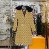 Damskie okopy designerskie dama najnowsza kurtka haftowa długie wiatrówki zimowe ciepłe kurtki klasyczny pasek ozdobny płaszcz 85ze