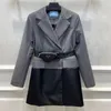22FW Luxury Women's Suits Coat Blazers Midjeväska Designer Jacka Fashion Classic Invertered Triangle Lady Slim Temperament Coat Color Black