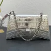 Portefeuille en sablier sur sac à chaîne Sac à main en cuir gaufré en crocodile brillant Matériel Designer Forme curviligne Mini Cross Body Studde196d