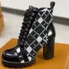 2022 Botas de tornozelo femininas designer de luxo martin deserto bege e ébano 100% couro genuíno acolchoado sapatos de inverno com cadarço sola de borracha com caixa n° 13