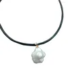 Collane con ciondolo Collana di perle d'acqua dolce naturali 15x24 mm Fiore grande forma barocca. Chiusura magnetica