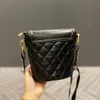 مصمم الحقائب البسيطة الكلاسيكية حقائب دلو حقائب اليد مبطن رفرف Crossbody جلد البقر العصرية أعلى جودة حقيبة جلد طبيعي الماس شعرية مستحضرات التجميل