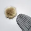 Designers Beanie Chapeaux Warm Plush Automne Hiver Femmes Couleur Unie Pom Poms Caps Mode Bonnet Tricoté Chapeau De Laine