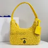 bolsas de grife de pelúcia femininas novas bolsas para axilas clássicas bolsas cruzadas nas costas bolsas fashion bolsas para axilas tecido felpudo macio material qualidade zíper parede