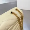 Damen-Umhängetasche mit Streifen, Postman-Lederhandtasche, Schulterpaket, klassische vergoldete Goldkette, große Kapazität, mehrere Farben, 2022