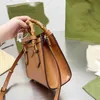 Bolsas de noite com alça de bambu Bolsas clássicas femininas de grife Bolsas de couro vintage Bolsas femininas de ombro combinando com as cores Bolsas de compras com letras grandes