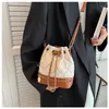 Bolsas de cubo Diseñador 2022 Invierno Nuevo Diamond Lattice debe bolsa para mujeres Crossbody Monedero Y220909