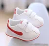 First Walkers Boys sneakers baby 1 till 3 år gammalt småbarn Barn flicka mjuk underdel små vita skor höstbräda skor småbarn