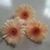 Faux Blumengrün 10 pcsparty 10 cm künstliche Gerbera Daisy große Seidenblumenköpfe für Hochzeitsfeier Home Decor DIY BRÜFUNGEN JAHR J220906