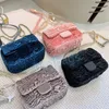 Modedesigner kvinnor axelväskor höst och vinter casual handväska modern klassisk velor korskropp delikat kedja påse lyx plånböcker 4 färger