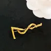 Carta vintage Broche com Stamp Mulher Men Letters Broches Suit Pin Lapeel Pin for Gift Party Fashion Jewelry