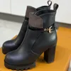 2022 Stivaletti da donna Designer Luxury Martin Desert Boots Beige ed ebano 100% vera pelle trapuntata stringata scarpe invernali suola in gomma con scatola NO 13