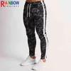 Pantaloni da uomo Rainbowtouches Leggings fitness da uomo Asciugatura rapida Splicing Side Stripe Large Pocket Camouflage Pantaloni sportivi T220909