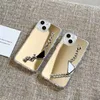 أزياء مصمم أزياء الحالات الهاتفية لجهاز iPhone 14 14Pro 14Plus 13 13Pro 12 12Pro 11 Pro Max Tuxury Hand Chains Cover Cover Cover TPU