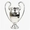 Troféu do Campeonato da Liga Europeia de Futebol e o St Birder Cup251y